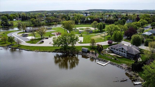 404 Sunset Court, Marshall, WI 53559