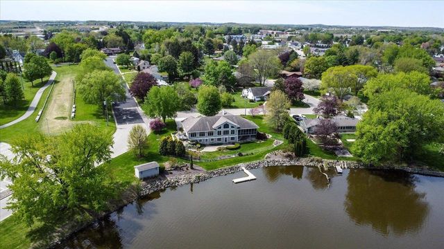 404 Sunset Court, Marshall, WI 53559