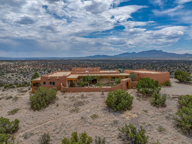 60 Bonanza Trail, Santa Fe, NM 87508