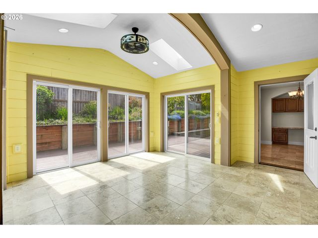 2624 Ne 55th Pl, Lincoln City, OR 97367