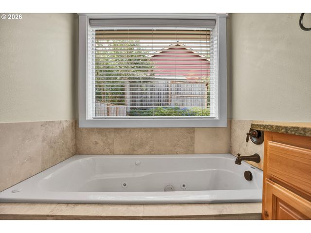 2624 Ne 55th Pl, Lincoln City, OR 97367