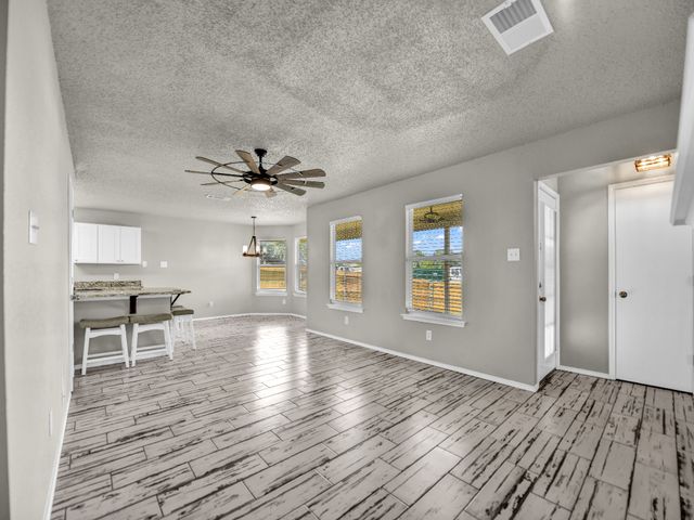 617 Oak View Court, Azle, TX 76020
