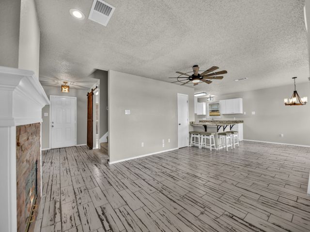 617 Oak View Court, Azle, TX 76020