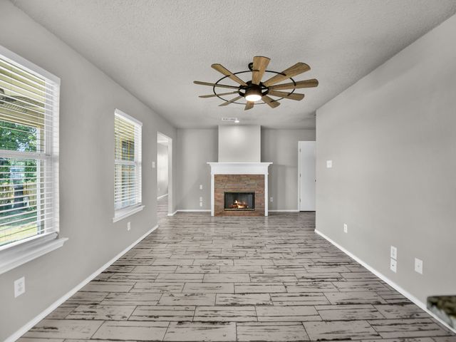 617 Oak View Court, Azle, TX 76020
