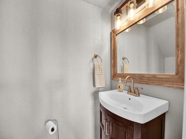 617 Oak View Court, Azle, TX 76020