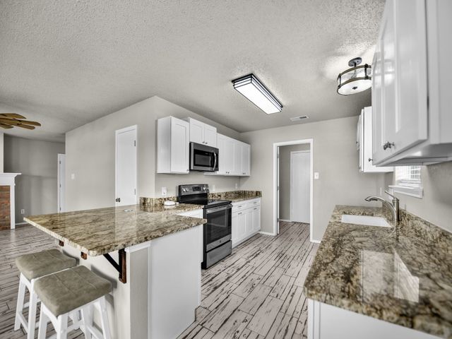 617 Oak View Court, Azle, TX 76020
