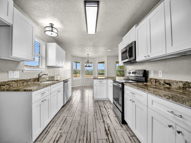 617 Oak View Court, Azle, TX 76020