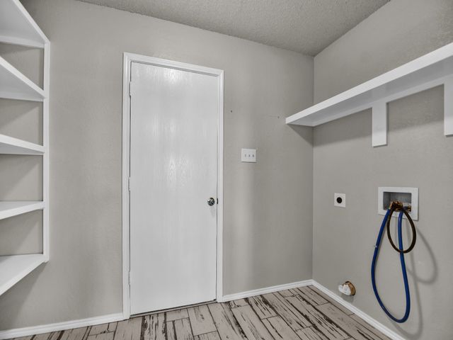 617 Oak View Court, Azle, TX 76020
