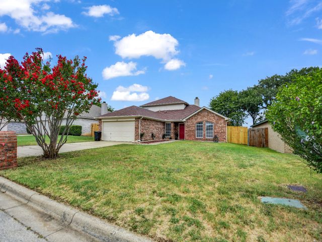 617 Oak View Court, Azle, TX 76020