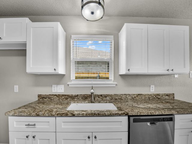 617 Oak View Court, Azle, TX 76020