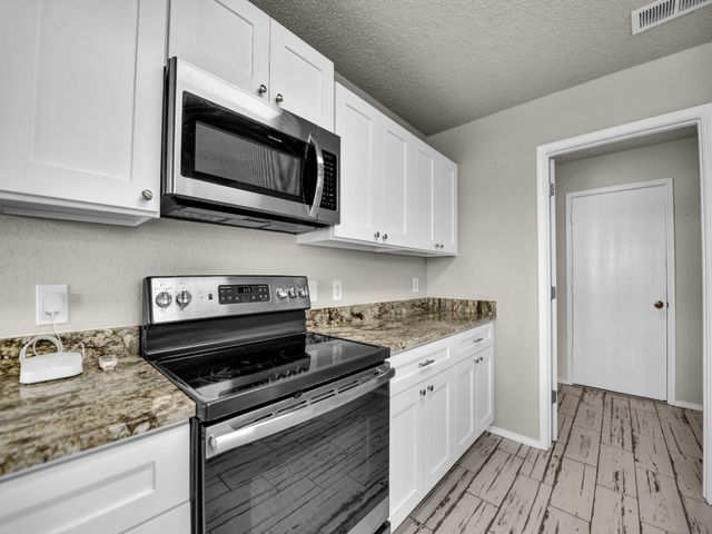 617 Oak View Court, Azle, TX 76020