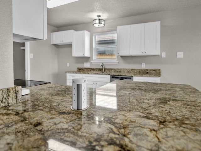 617 Oak View Court, Azle, TX 76020