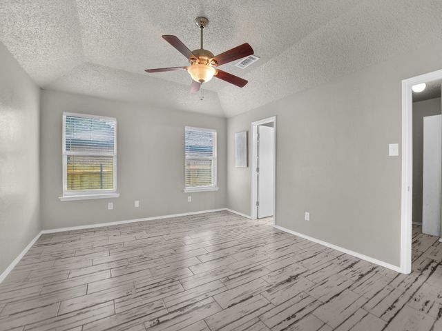 617 Oak View Court, Azle, TX 76020