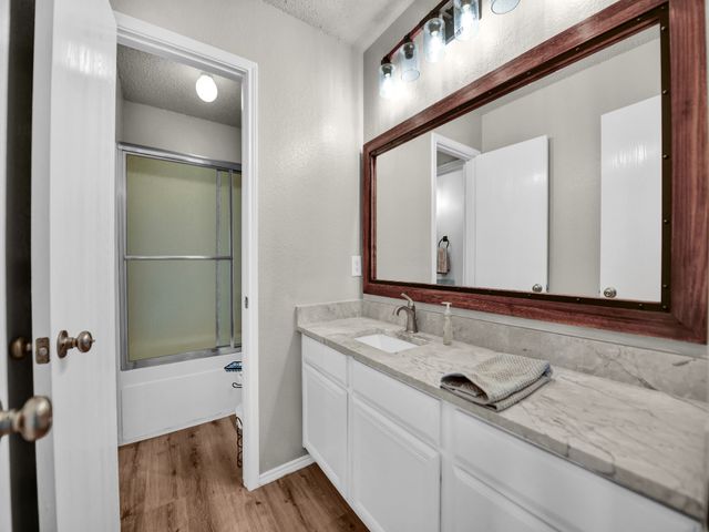 617 Oak View Court, Azle, TX 76020