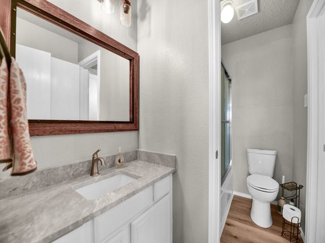 617 Oak View Court, Azle, TX 76020