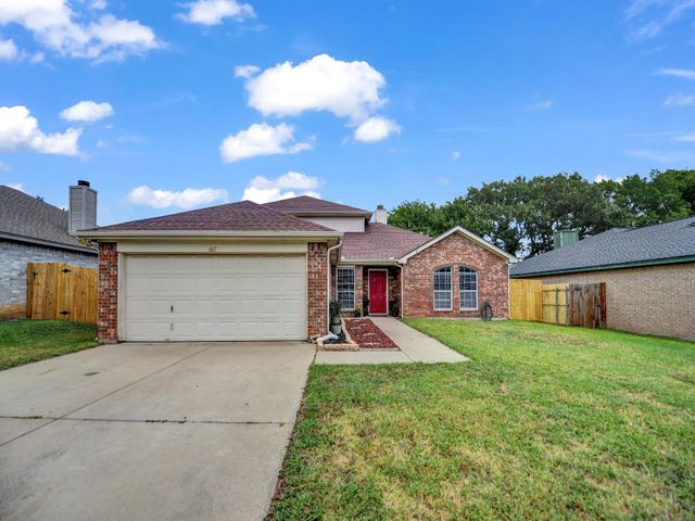 617 Oak View Court, Azle, TX 76020