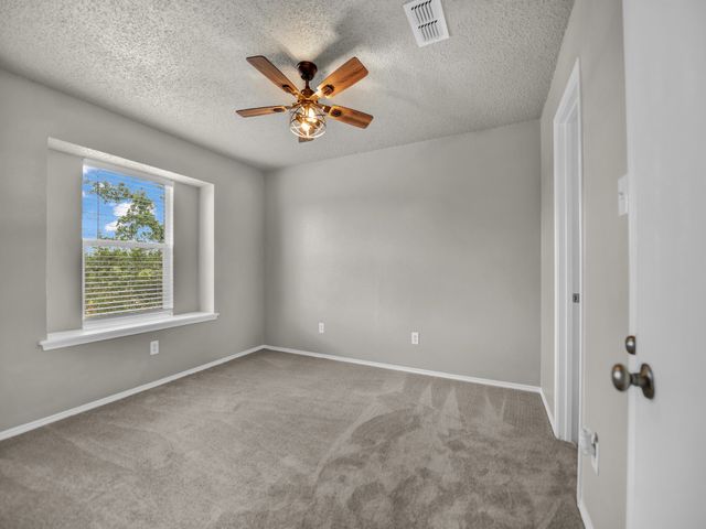 617 Oak View Court, Azle, TX 76020