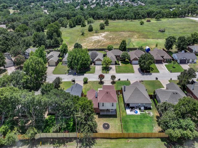 617 Oak View Court, Azle, TX 76020