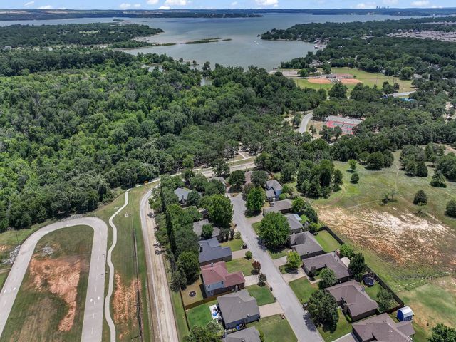 617 Oak View Court, Azle, TX 76020