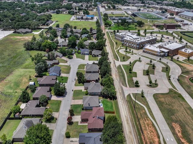 617 Oak View Court, Azle, TX 76020