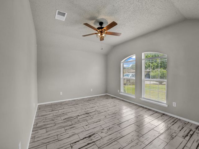617 Oak View Court, Azle, TX 76020