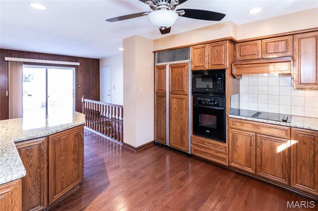 1031 Glenway Drive, St Louis, MO 63122