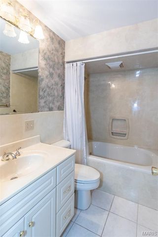 1031 Glenway Drive, St Louis, MO 63122