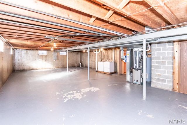 1031 Glenway Drive, St Louis, MO 63122