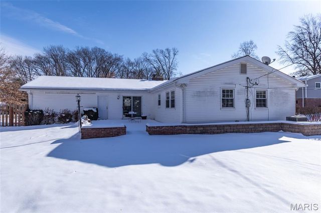 1031 Glenway Drive, St Louis, MO 63122