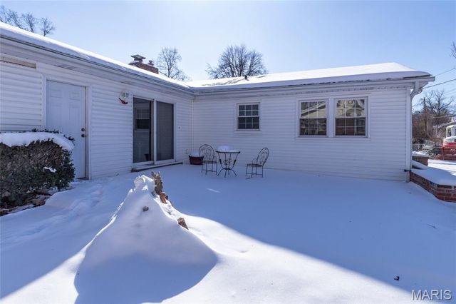 1031 Glenway Drive, St Louis, MO 63122