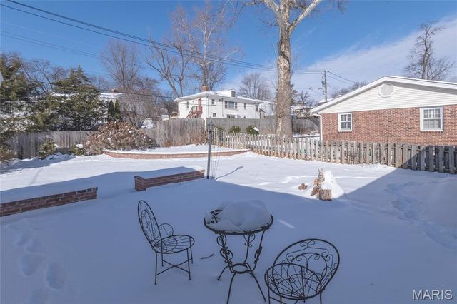 1031 Glenway Drive, St Louis, MO 63122