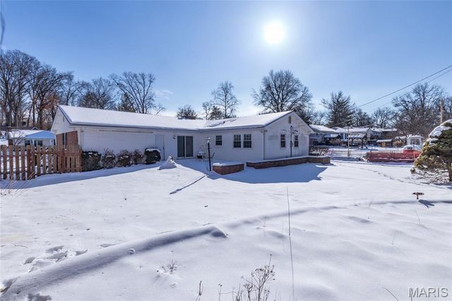 1031 Glenway Drive, St Louis, MO 63122