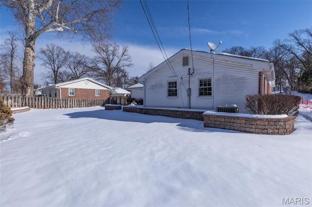 1031 Glenway Drive, St Louis, MO 63122