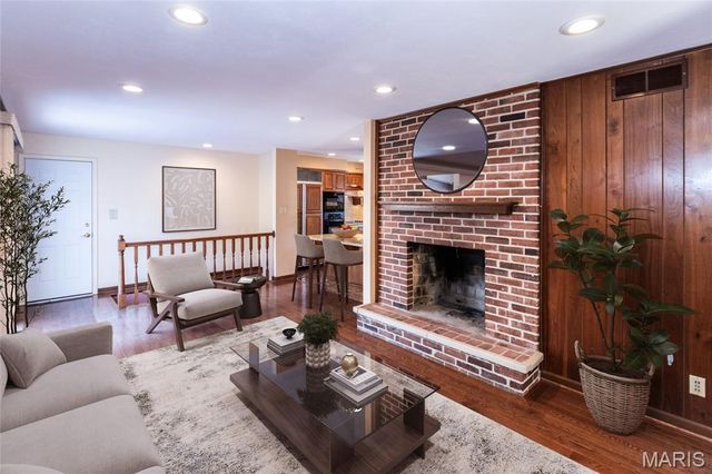 1031 Glenway Drive, St Louis, MO 63122