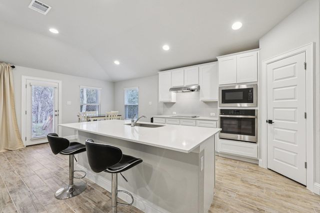 21709 Osage LN, Lago Vista, TX 78645