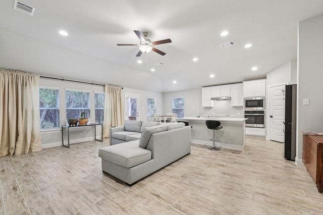 21709 Osage LN, Lago Vista, TX 78645