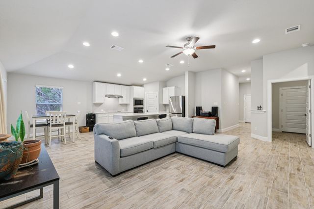 21709 Osage LN, Lago Vista, TX 78645