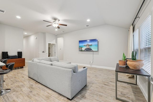 21709 Osage LN, Lago Vista, TX 78645