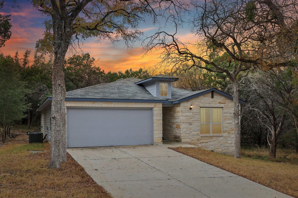 21709 Osage LN, Lago Vista, TX 78645