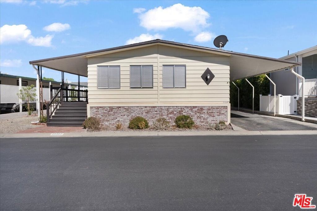21317 Blue Curl Way 230, Canyon Country, CA 91351 — exterior