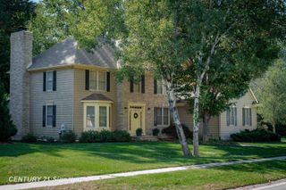 708 Chapel Lane Circle, Midland, MI 48642