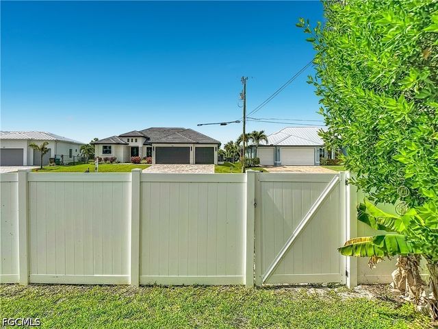 3612 SW 8th CT, Cape Coral, FL 33914