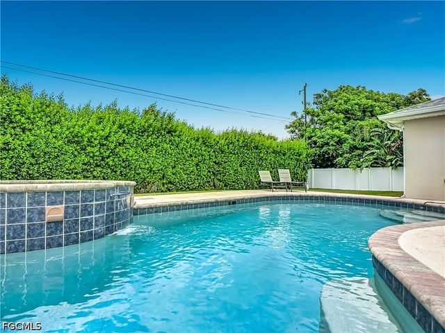 3612 SW 8th CT, Cape Coral, FL 33914