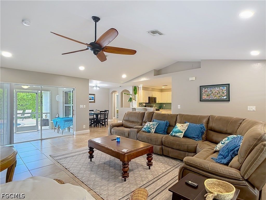 Image 15 of property listing at 3612 SW 8th CT, Cape Coral, FL 33914