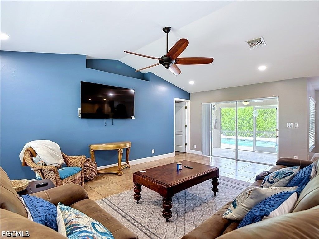 Image 16 of property listing at 3612 SW 8th CT, Cape Coral, FL 33914