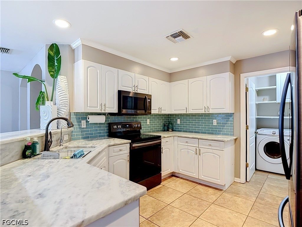 Image 21 of property listing at 3612 SW 8th CT, Cape Coral, FL 33914