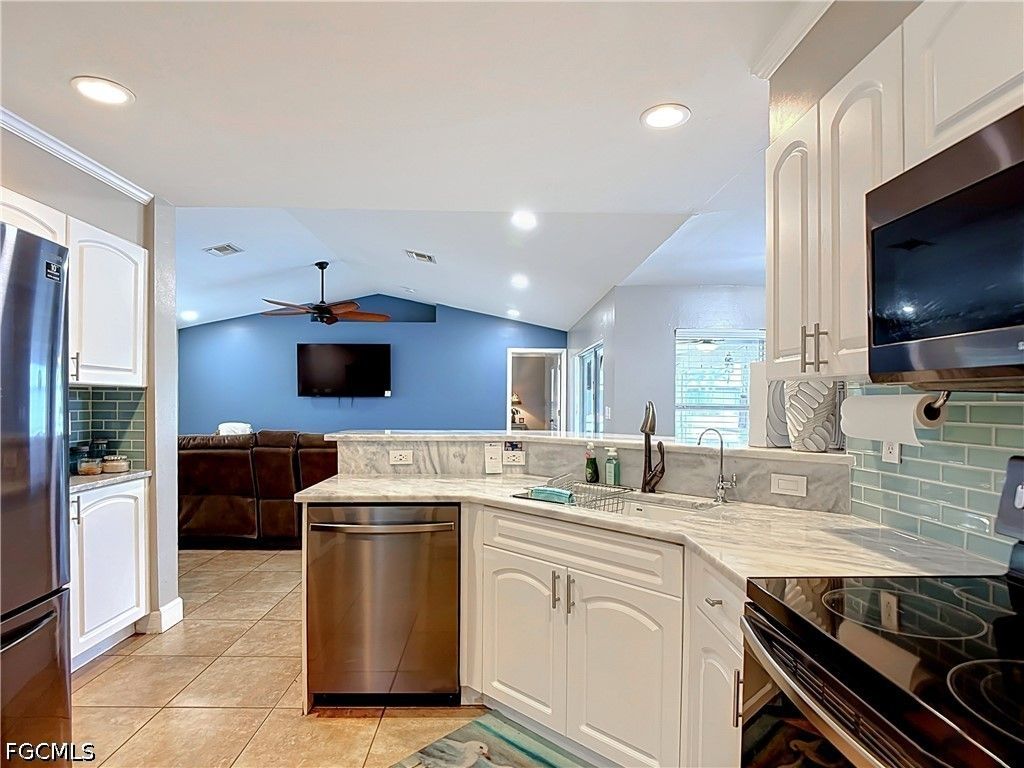 Image 23 of property listing at 3612 SW 8th CT, Cape Coral, FL 33914
