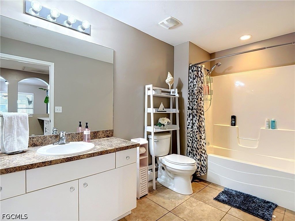 Image 26 of property listing at 3612 SW 8th CT, Cape Coral, FL 33914