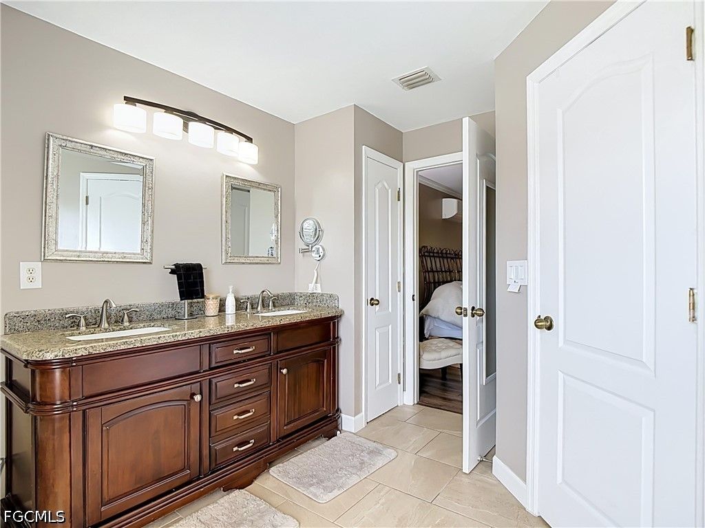 Image 33 of property listing at 3612 SW 8th CT, Cape Coral, FL 33914