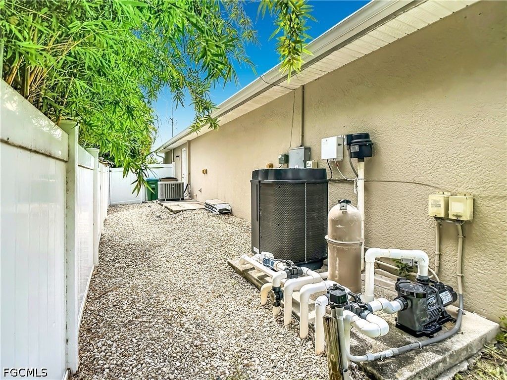 Image 42 of property listing at 3612 SW 8th CT, Cape Coral, FL 33914
